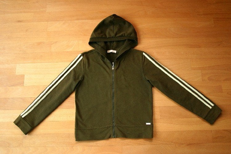 ZGAN: groene hoody met vlinder pailletten applicatie; mt 152, Meisje, Trui of Vest, Ophalen of Verzenden, Zo goed als nieuw