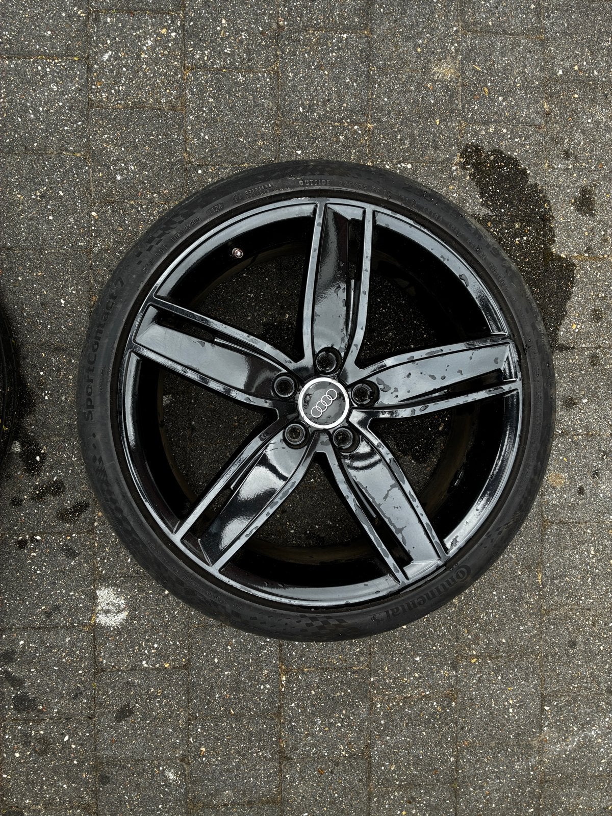 4x Audi A3 19 inch zwarte Wingarm velgen met zomerbanden, Auto-onderdelen, Banden en Velgen, Gebruikt, Banden en Velgen, 235 mm