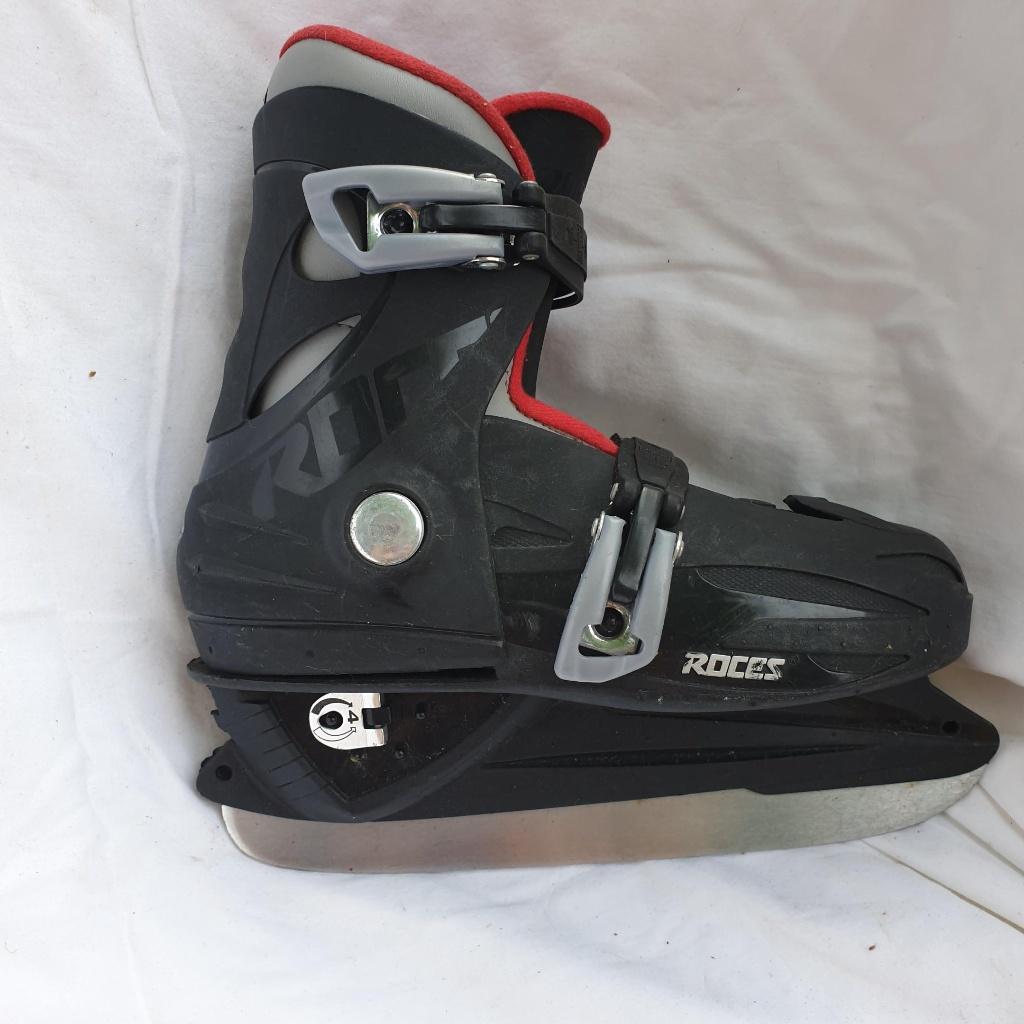 Stoere zwart rode ijshockeyschaatsen. Mt 30 - 33 Merk Rocesb, Sport en Fitness, Schaatsen, Overige merken, Gebruikt, ., Ophalen of Verzenden