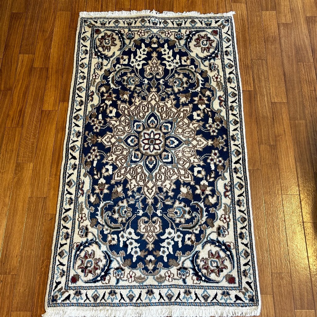 perzisch tapijt nain met zijde – 146 x 85 cm – vloerkleed, TTM Wonen, Meubels – (Perzische) Tapijten en Woonaccessoires, 100 tot 150 cm