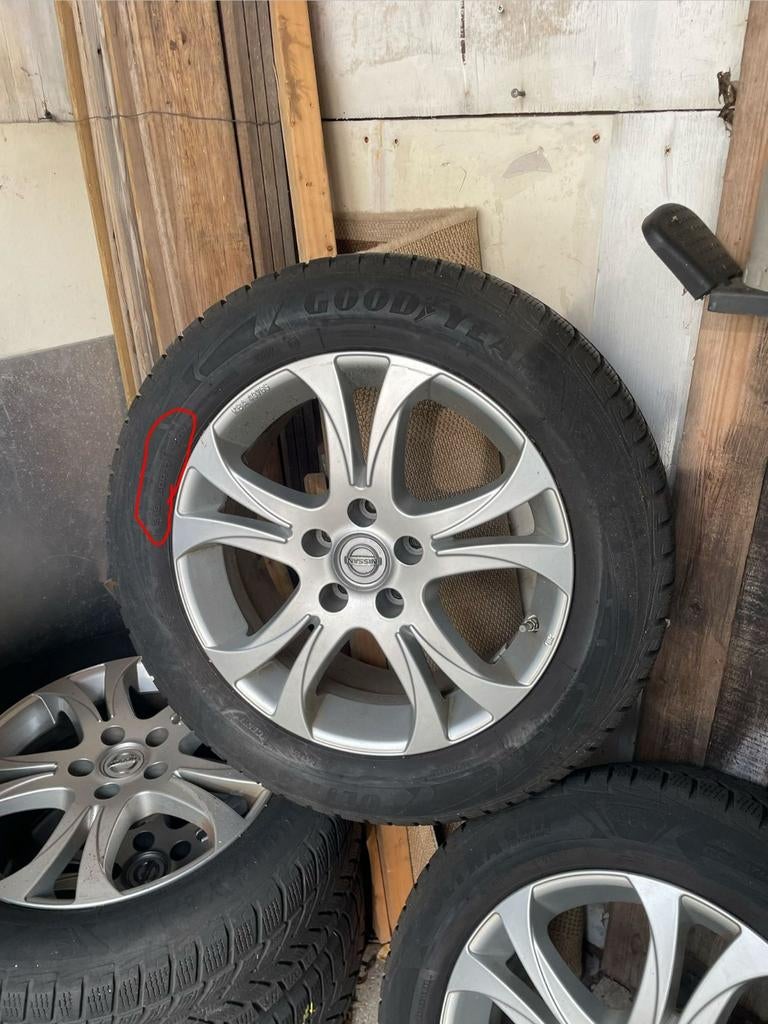 Nissan Qashqai velgen + Goodyear winterbanden 215/60 R17, Auto-onderdelen, Banden en Velgen, Ophalen, 215 mm, 17 inch, Winterbanden