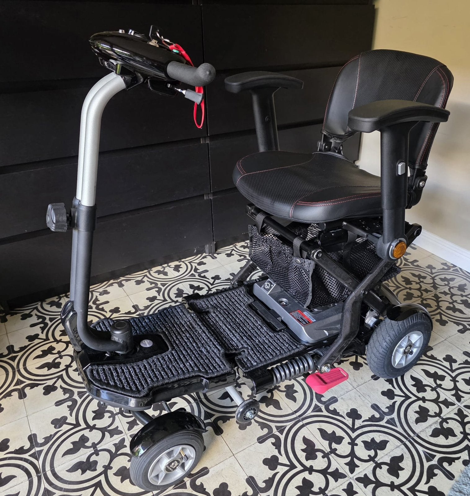 Inklapbare scootmobiel | 2,5 mnd oud & <30 km gereden, Diversen, Brommobielen en Scootmobielen, Ophalen, 10 km/u of minder, Nieuw