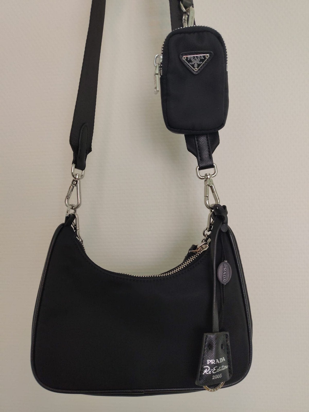 Prada Re-Edition 2005 Schoudertasje Zwart, Ophalen of Verzenden, Zo goed als nieuw, Zwart, Schoudertasje