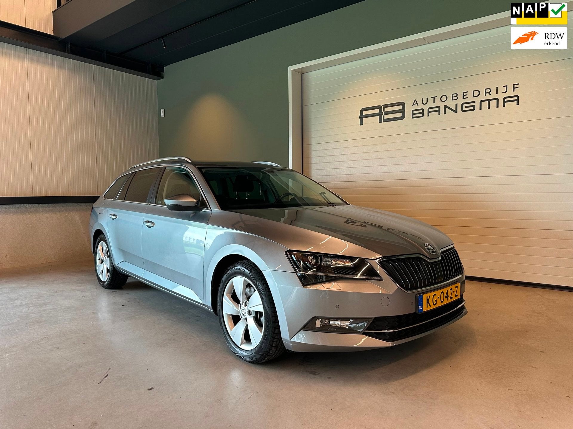 Skoda Superb Combi 1.4 TSI ACT AMBITION BUSINESS-uitv|NAVIGA, Voorwielaandrijving, Dealer onderhouden, Stof, Gebruikt