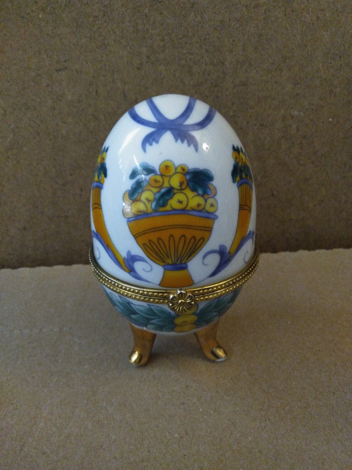 7 porseleinen decoratieve eieren op voetjes, Antiek en Kunst, Antiek | Porselein, Verzenden