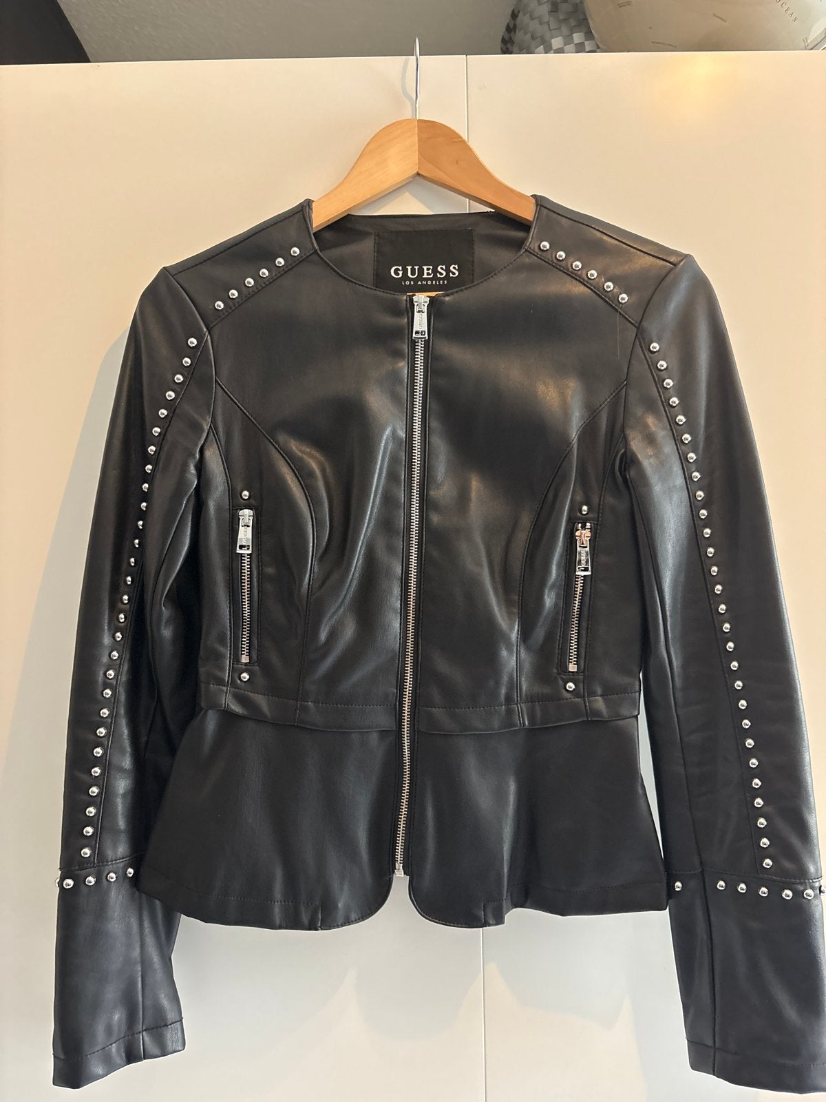 Guess nepleer jasje met studs, maat XS, Ophalen, Gedragen, Maat 34 (XS) of kleiner, Zwart