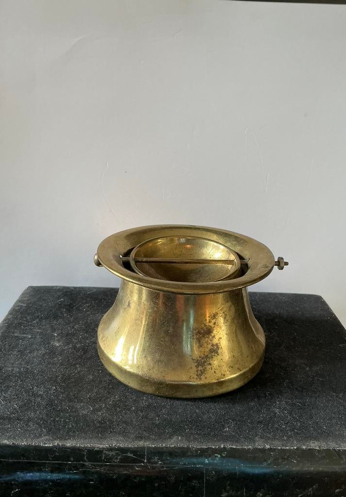 Een kleine koperen asbakje met soort draaibakje wat kantelt., Ophalen of Verzenden