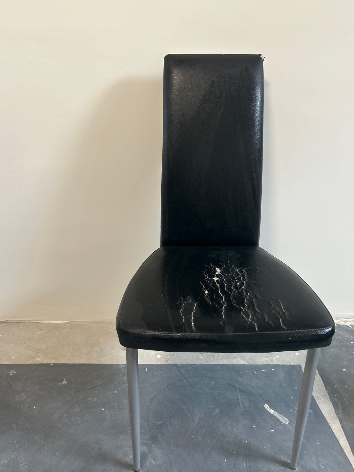 6 zwarte stoelen, gebruikt met beschadigd kunstleer, Huis en Inrichting, Ophalen, Kunststof, Gebruikt, Zwart
