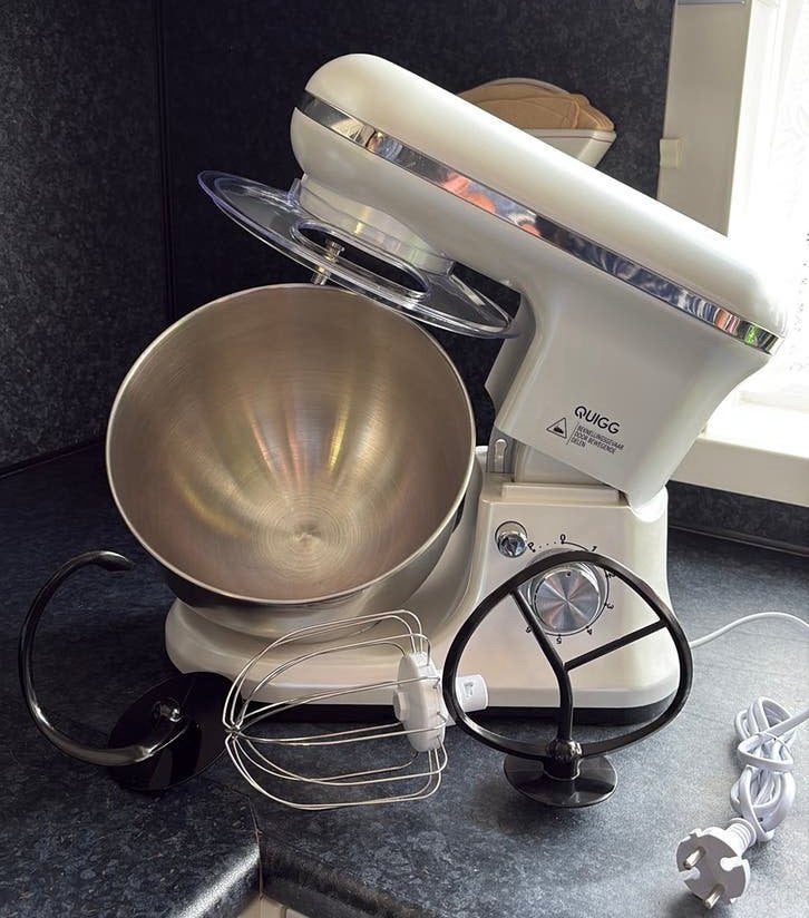 Quigg keukenmachine nieuw met handbescherming., 4 liter of meer, Ophalen of Verzenden, Zo goed als nieuw, 3 snelheden of meer