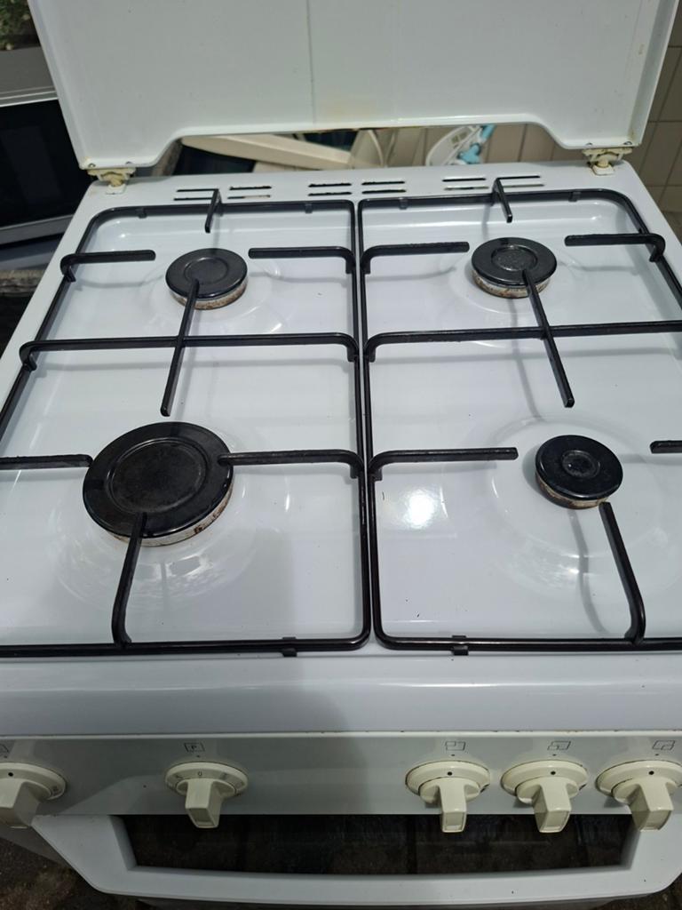 Beko Vrijstaand Gasfornuis met Oven - Wit, Witgoed en Apparatuur, Fornuizen, Gebruikt, 60 cm of meer, Gas, Vrijstaand