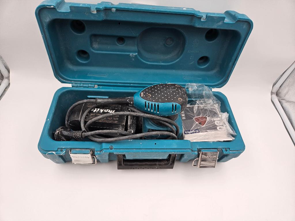 Makita 230V Vlakschuurmachine BO4565 + Koffer en Extra's, Doe-het-zelf en Verbouw, Gereedschap | Schuurmachines, Ophalen of Verzenden