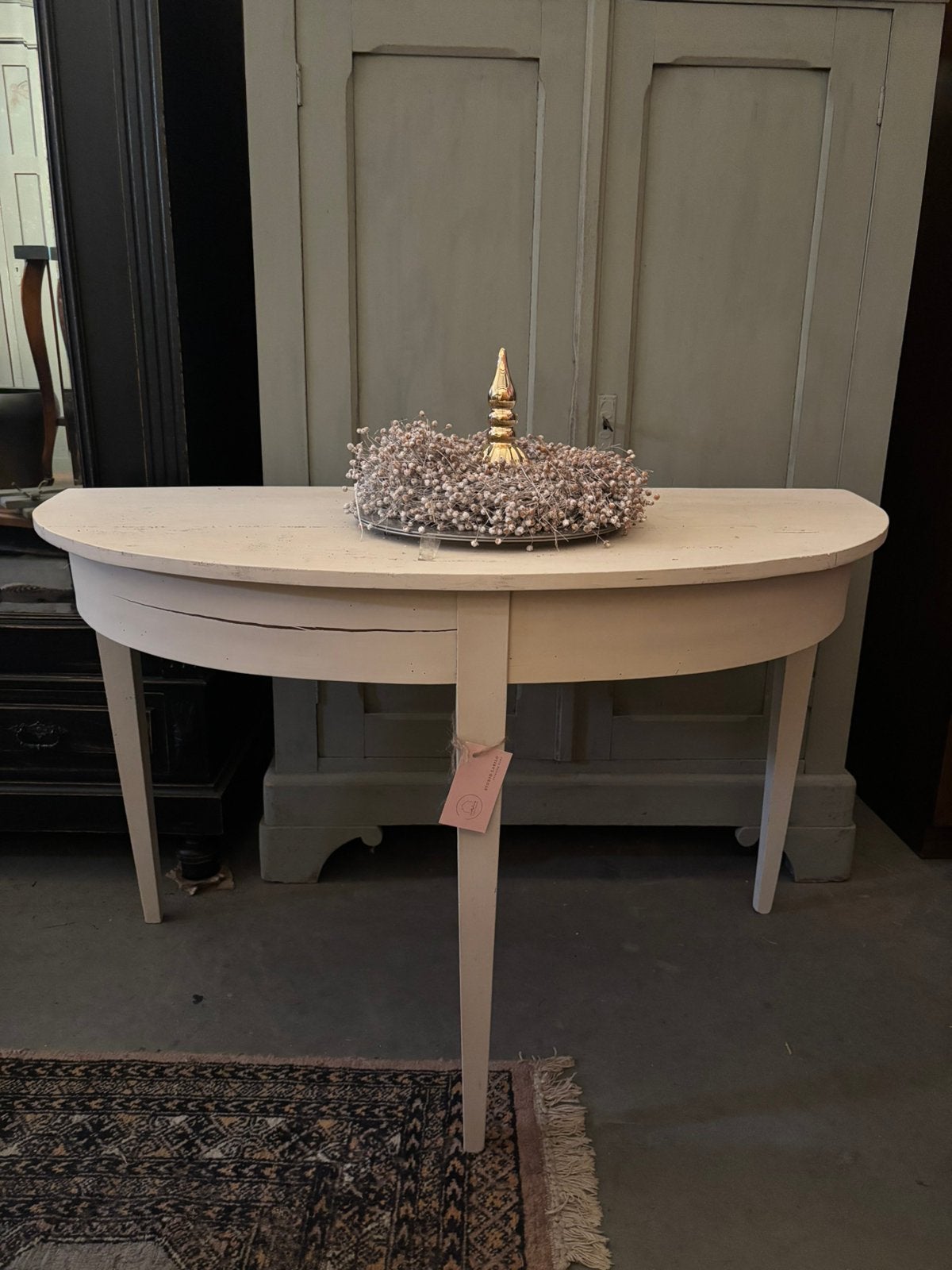 Brocante halfronde sidetable / bujzettafel, Ophalen, Studio Larilo, 100 tot 150 cm, Studiolarilo@gmail.com