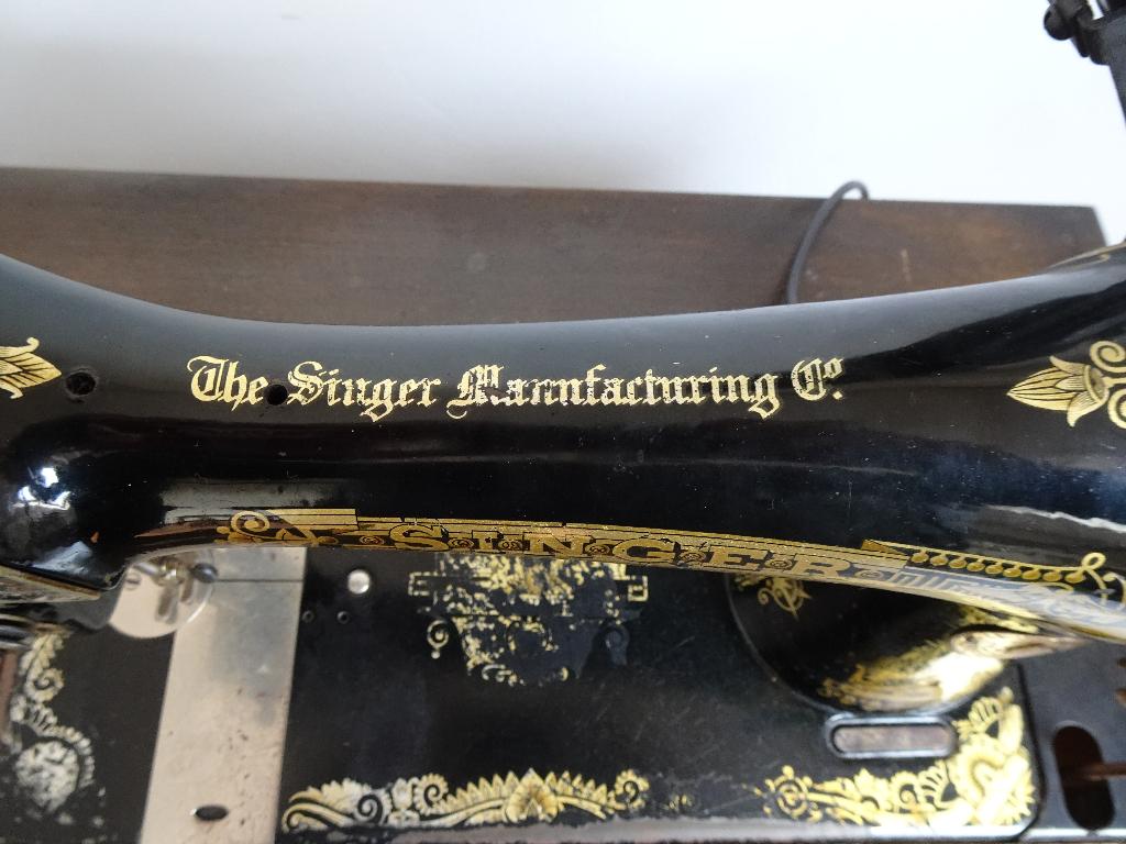 Oma’s antieke Singer trapnaaimachine, Ophalen