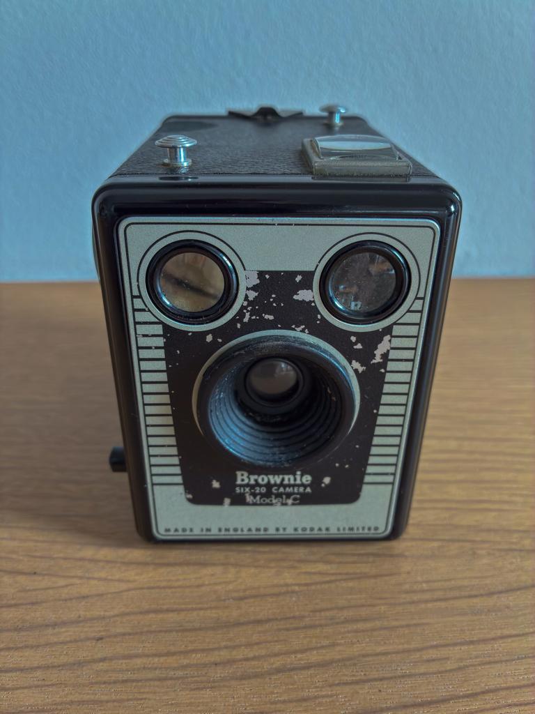 Kodak SIX-20 Brownie model C box camera., Ophalen of Verzenden, 1940 tot 1960, Fototoestel