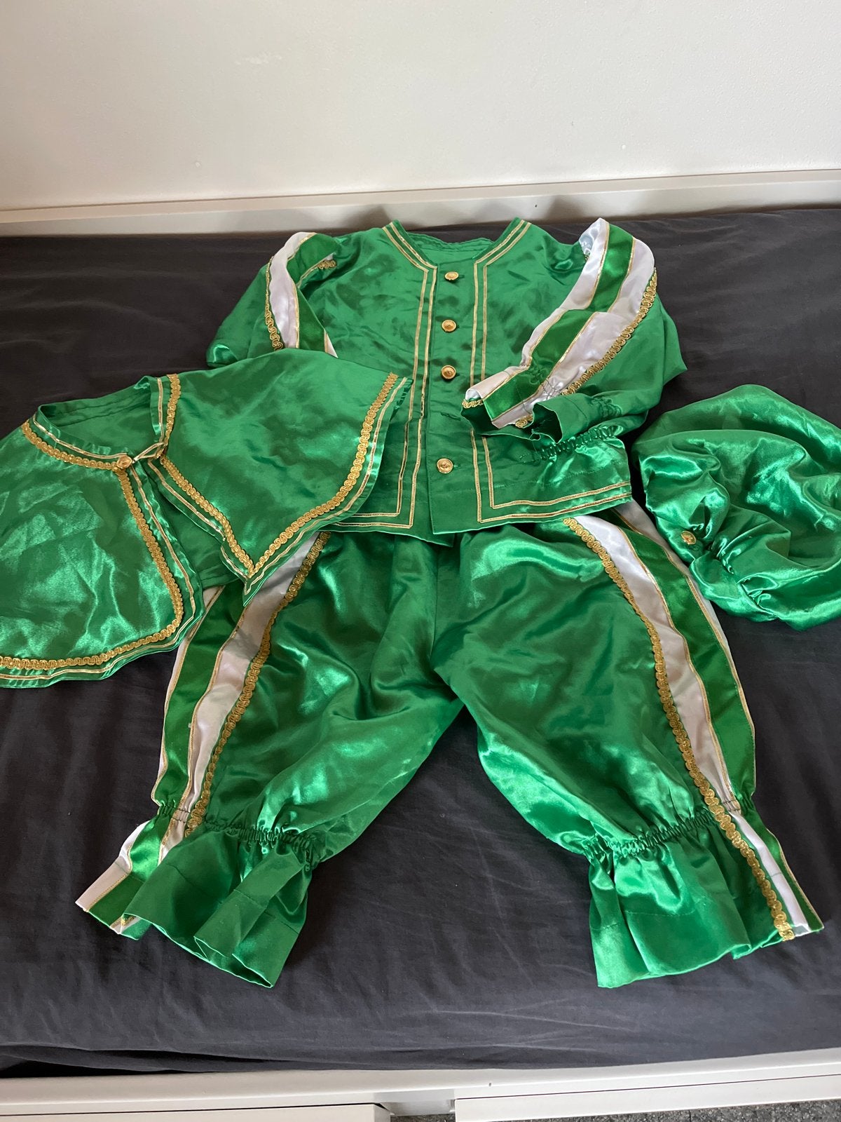 Groen Pietenpak - Compleet met baret en kraag, Ophalen of Verzenden, Zo goed als nieuw, 122 t/m 128, Jongen of Meisje