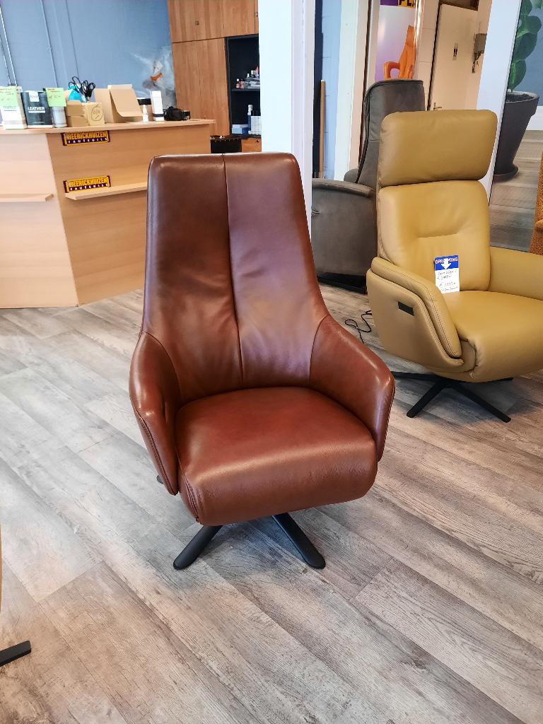 RELAXSTOEL DUTCH DESIGN RIVA  VAN €3768,00 NU €1895.00, Ophalen, Minder dan 75 cm, Nieuw, Leer
