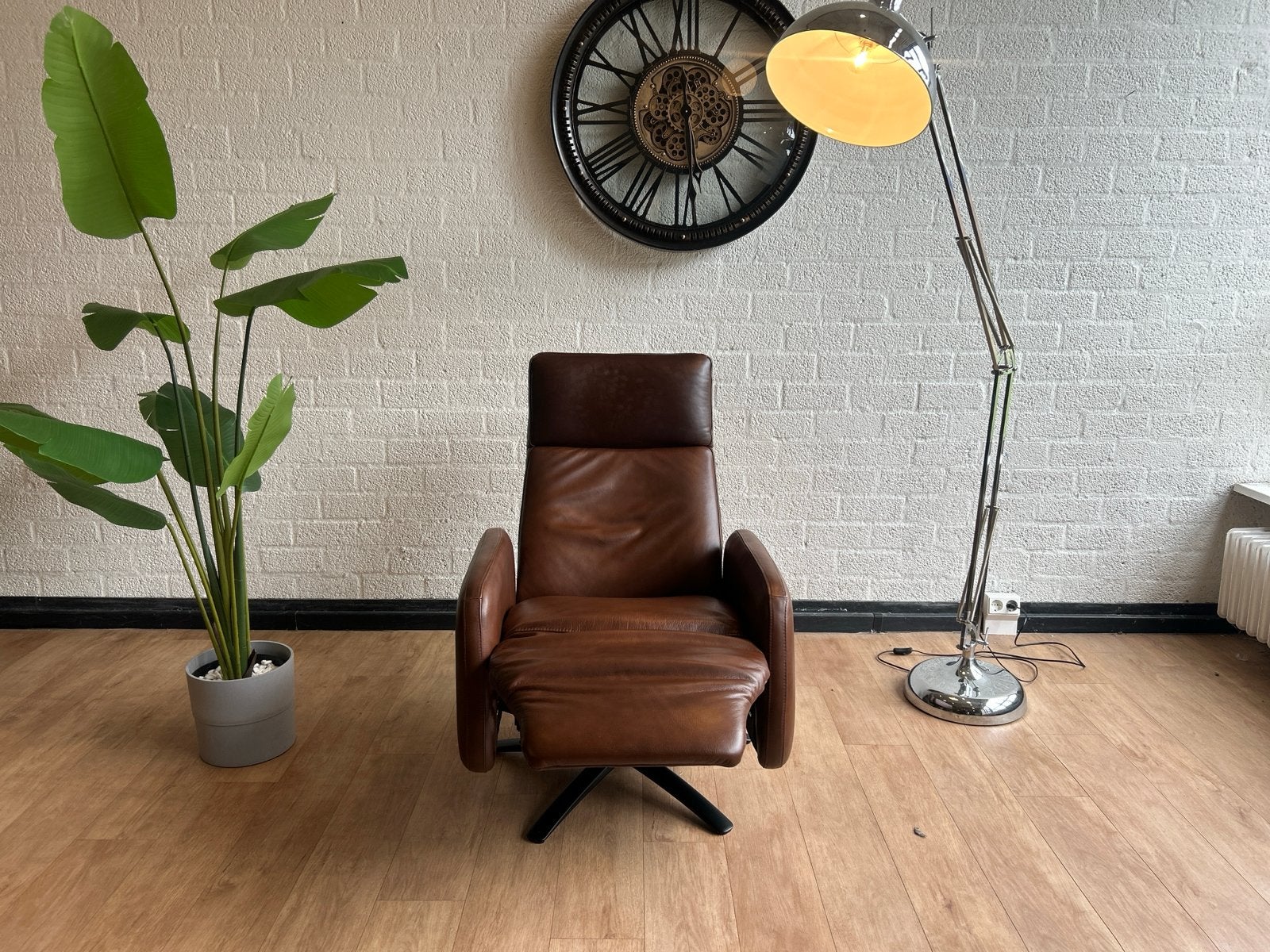 Montèl verstelbare relaxfauteuil cognac – nieuwprijs €2.299, Montél, Ophalen of Verzenden, Zo goed als nieuw, 75 tot 100 cm