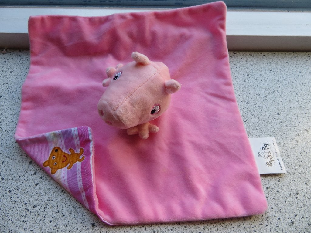 Knuffeldoek Peppa Pig roze velours uit 2022 Hasbro Sambro, Overige typen, Ophalen of Verzenden, Wasbaar, Roze