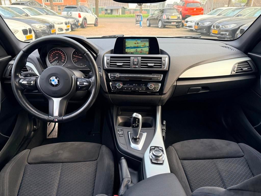 BMW 1-serie 118i Centennial Executive M Sport|Automaat|Carpl, Auto's, BMW, Gebruikt, Alcantara, Wit, Origineel Nederlands