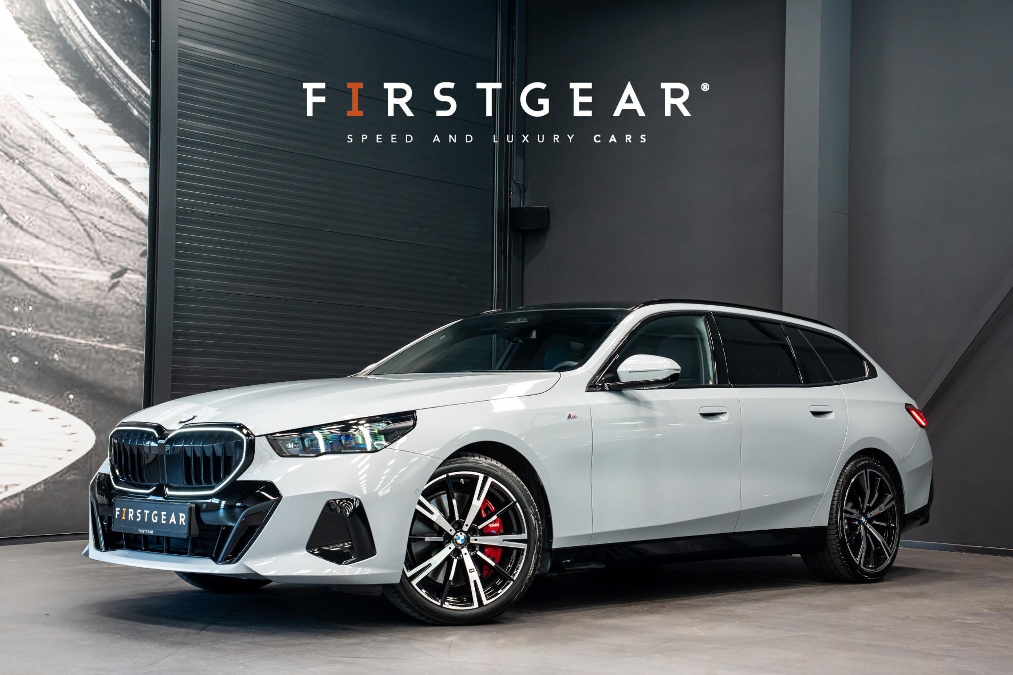 BMW 5-serie Touring 540d xDrive *M-Sport Pro / Panorama / Ha, Auto's, Automaat, Gebruikt, Zwart, 2993 cc