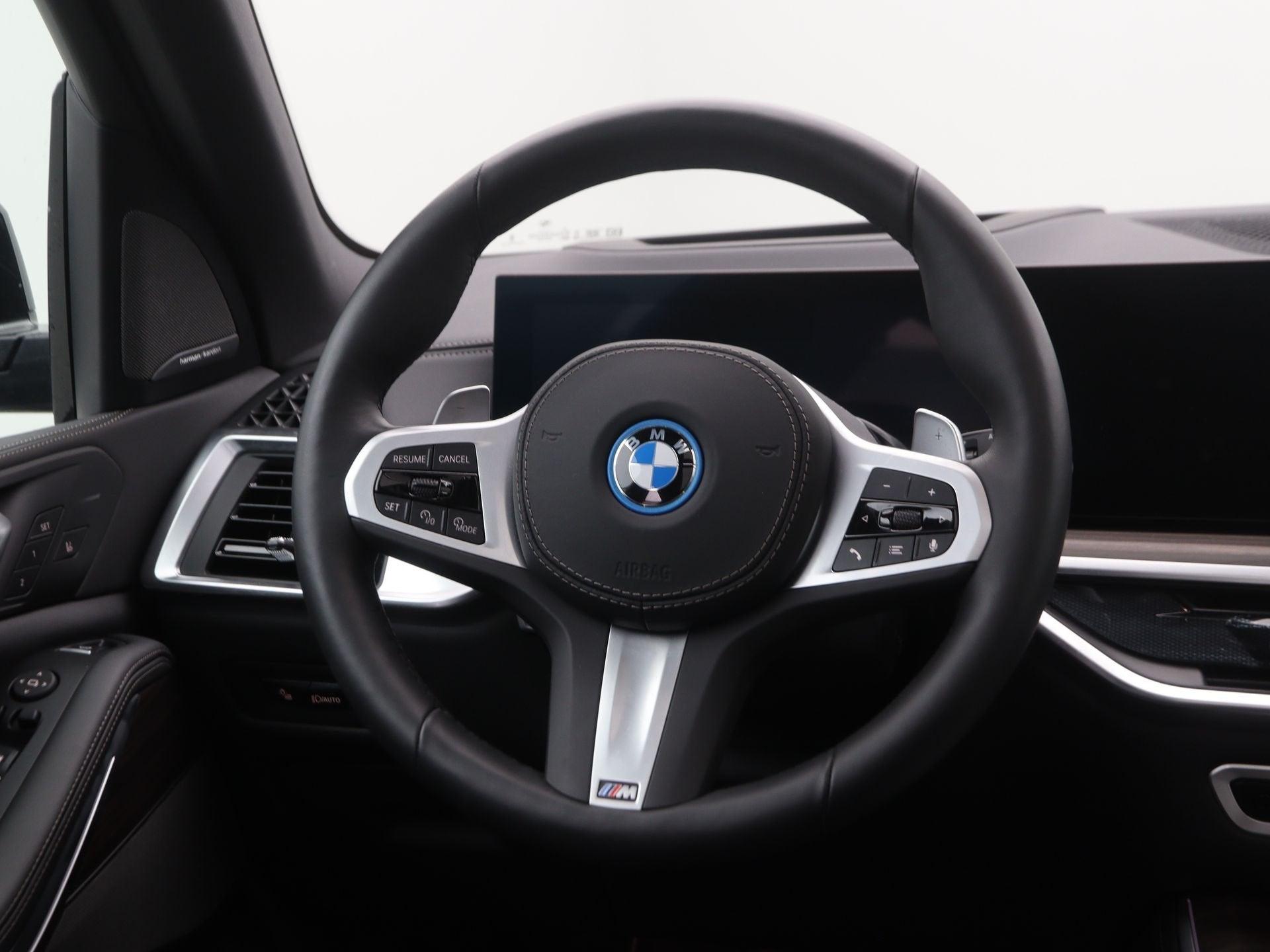 BMW X5 xDrive50e M Sport (bj 2025, automaat), Auto's, Lichtsensor, Gebruikt, 2395 kg, Met garantie (alle)