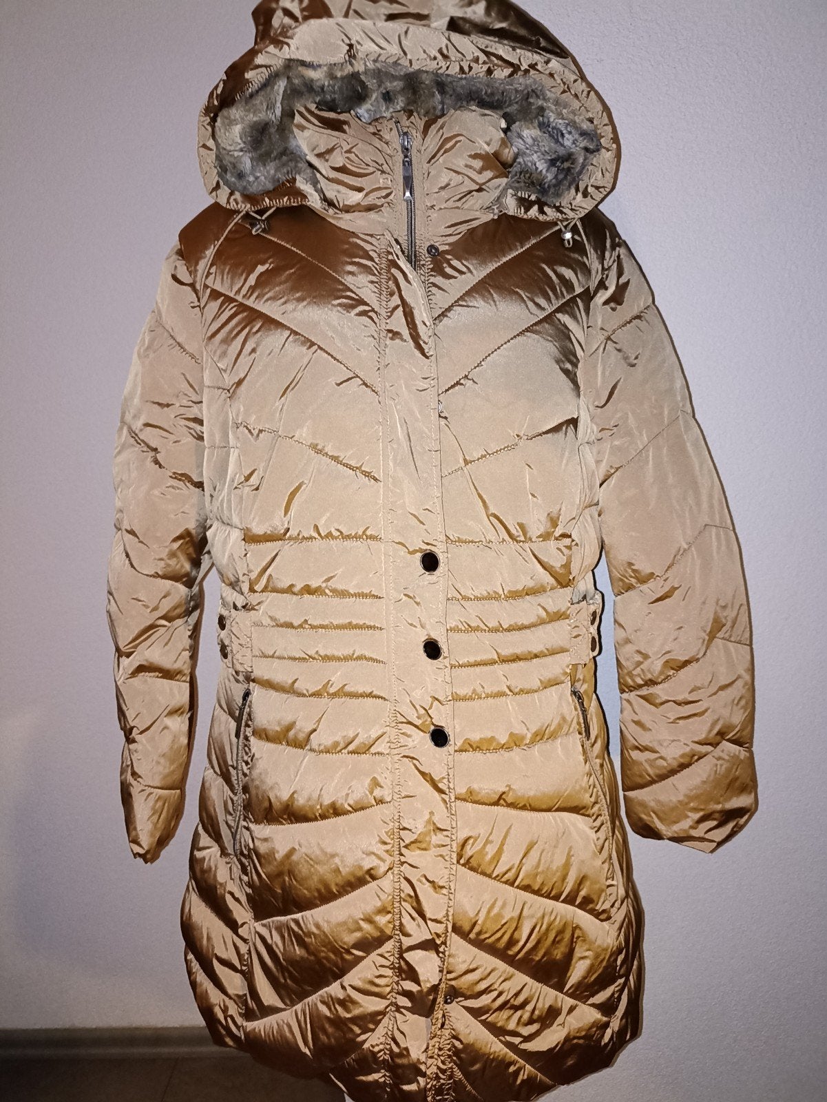 Warme winterjas met capuchon, Beige, Maat 42/44 (L), Nieuw, Ophalen of Verzenden