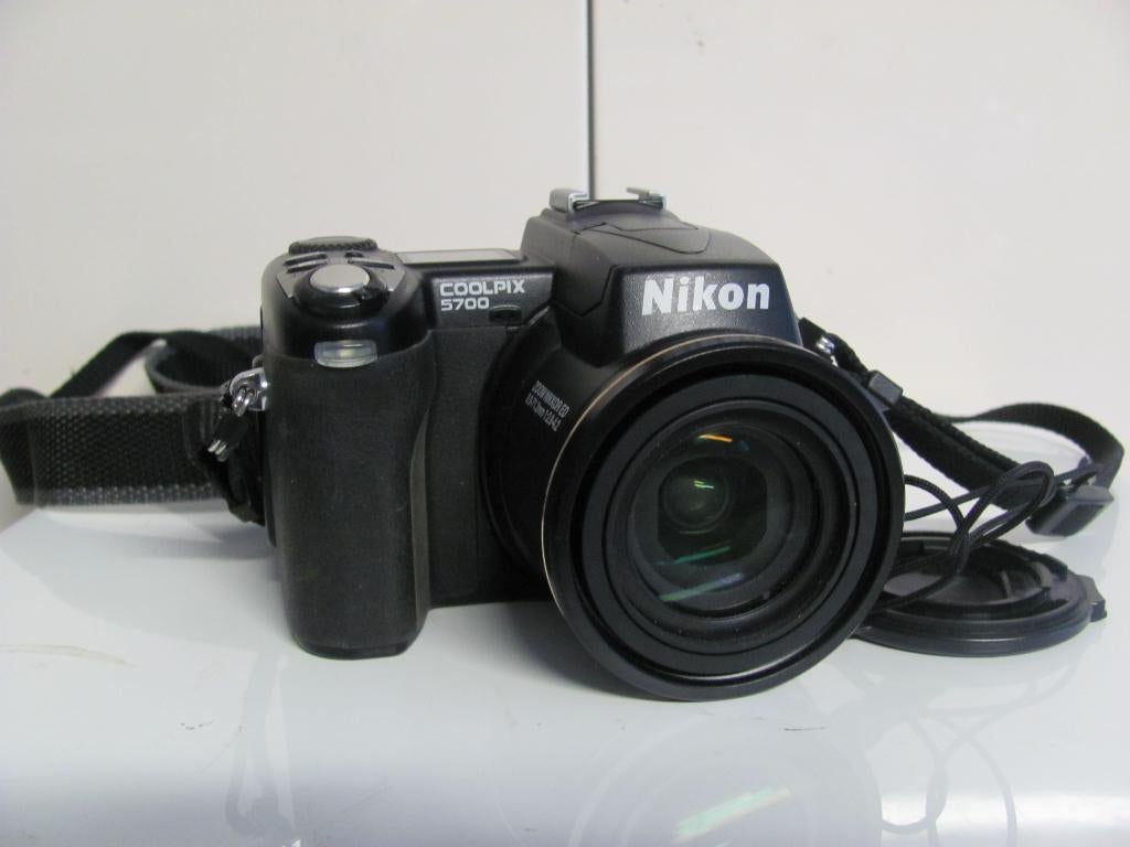 Nikon coolpix 5700 met 5.0mp en 8x zoom, Audio, Tv en Foto, Fotocamera's Digitaal, Compact, Ophalen of Verzenden, Zo goed als nieuw