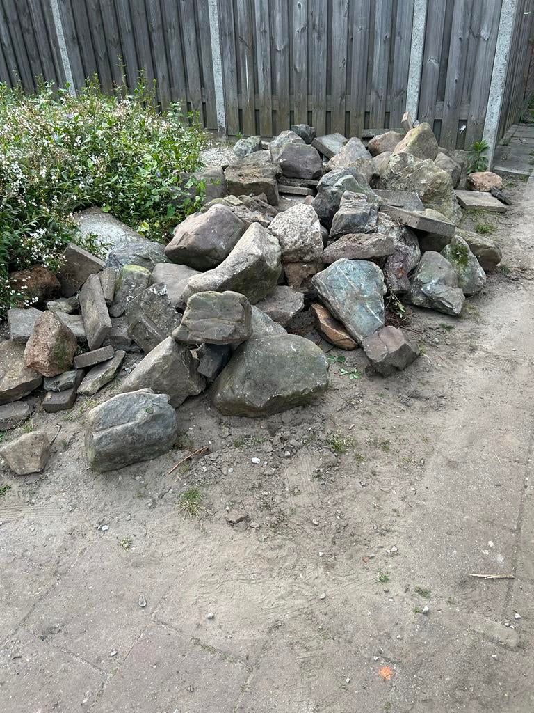Gratis af te halen: Diverse rotsen en keien, Tuin en Terras, Grind, Keien en Split, Overige materialen, Ophalen of Verzenden, Zo goed als nieuw