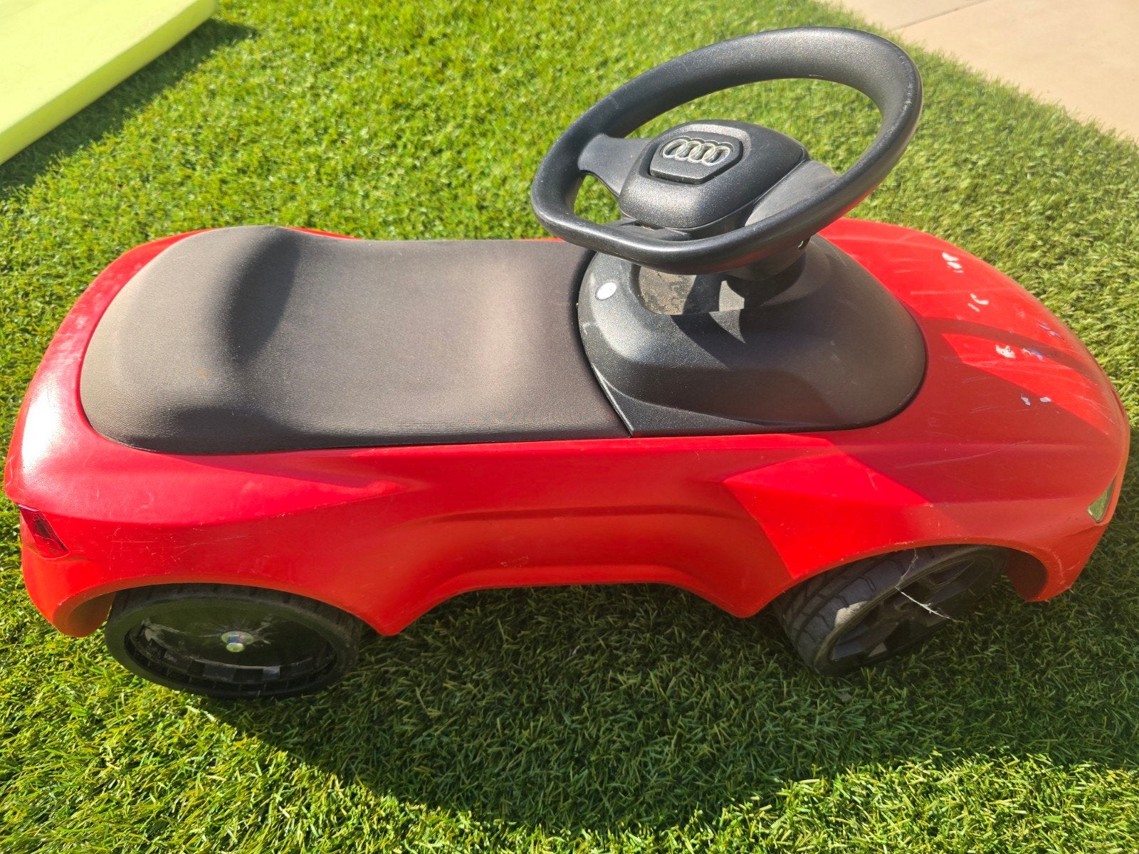 Rode Audi loopauto voor kinderen, Ophalen, Gebruikt