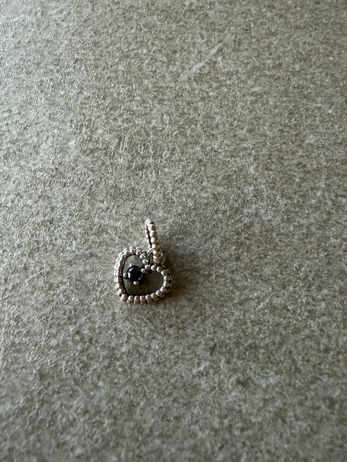 Pandora bedel, hartvorm met steen, Sieraden, Tassen en Uiterlijk, Ophalen of Verzenden, Zo goed als nieuw, Zilver, Pandora