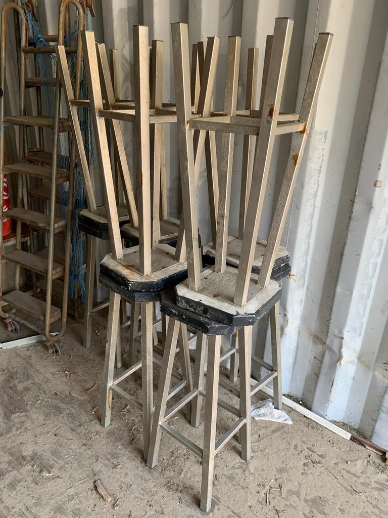 Set van 4 robuuste barkrukken - Metaal en hout, Ophalen, Gebruikt, Met voetsteun, 60 tot 90 cm