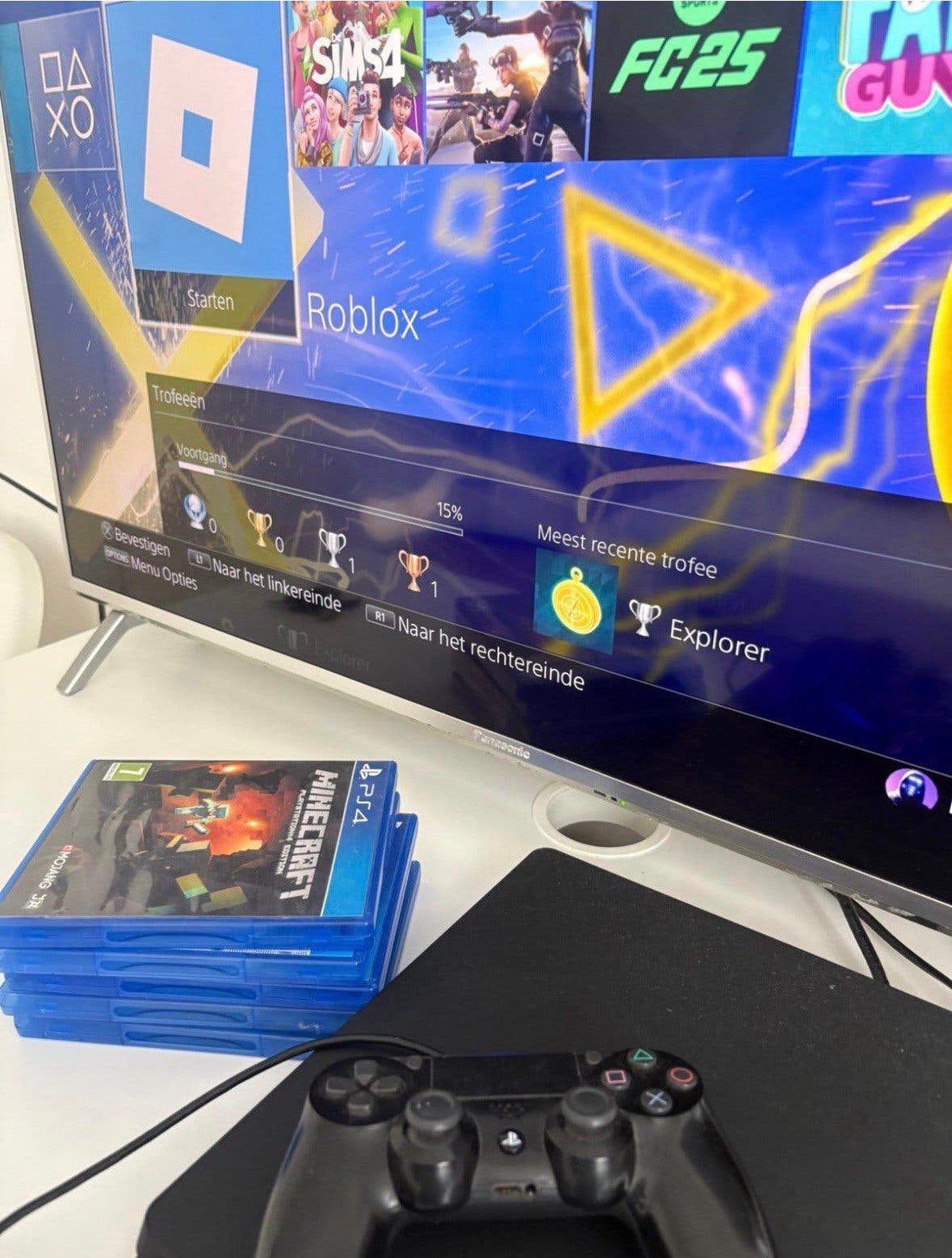 PlayStation 4 Slim 1TB, Met games, Ophalen of Verzenden, Zo goed als nieuw, 1 TB
