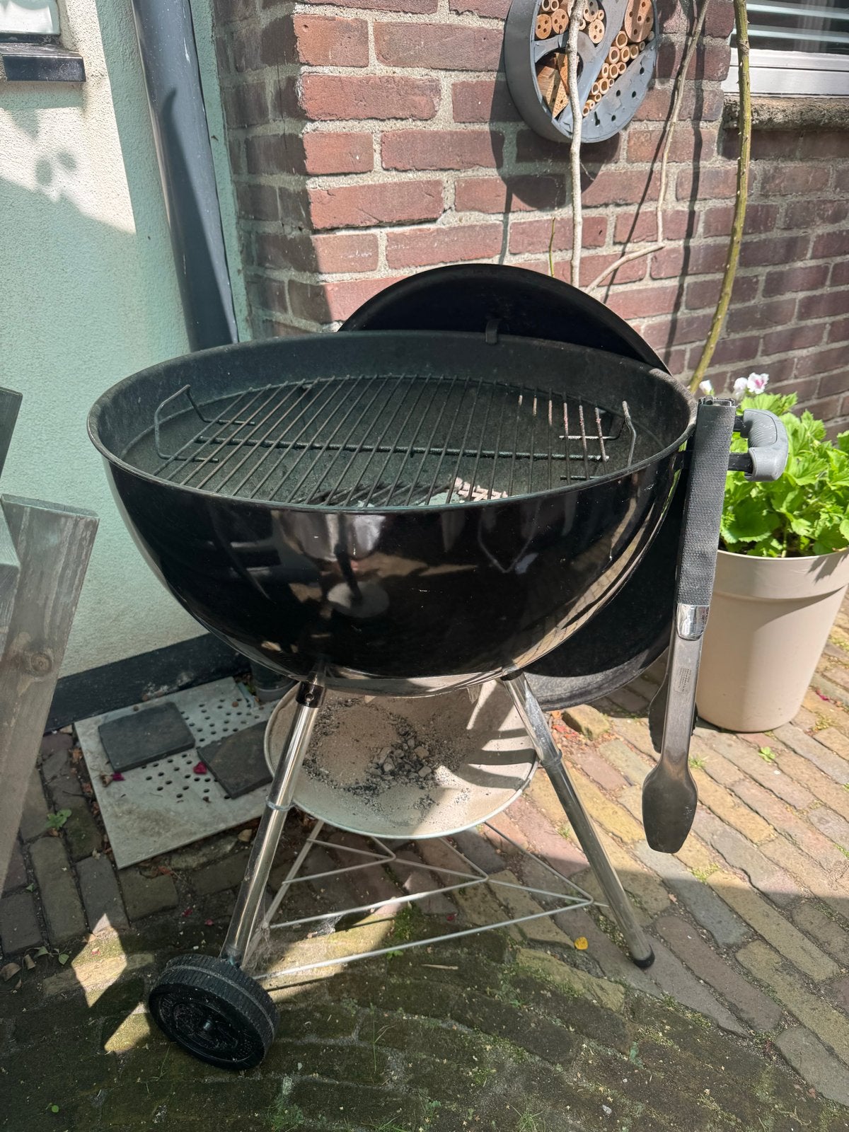 Weber Compact Kettle Houtskool BBQ Zwart Ø 57 cm, Tuin en Terras, Houtskoolbarbecues, Ophalen, Gebruikt, Met accessoires