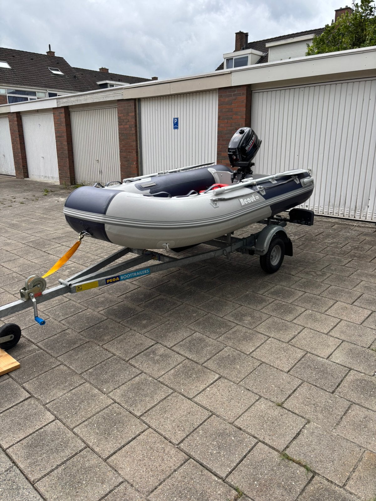 Foto 7 van Beaut TZ300AL Rubberboot met Suzuki DF 6A en Pega Trailer