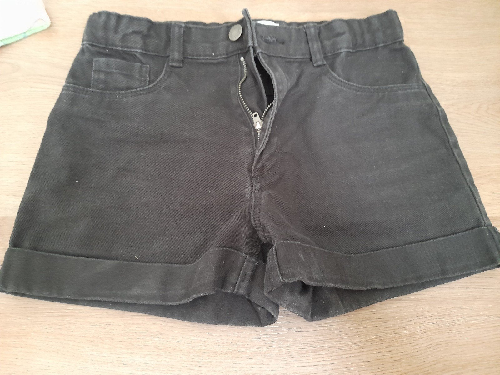 bijna gratis zwart h&M meisjes korte spijkerbroek 146, Broek, Meisje, H&M, Ophalen of Verzenden