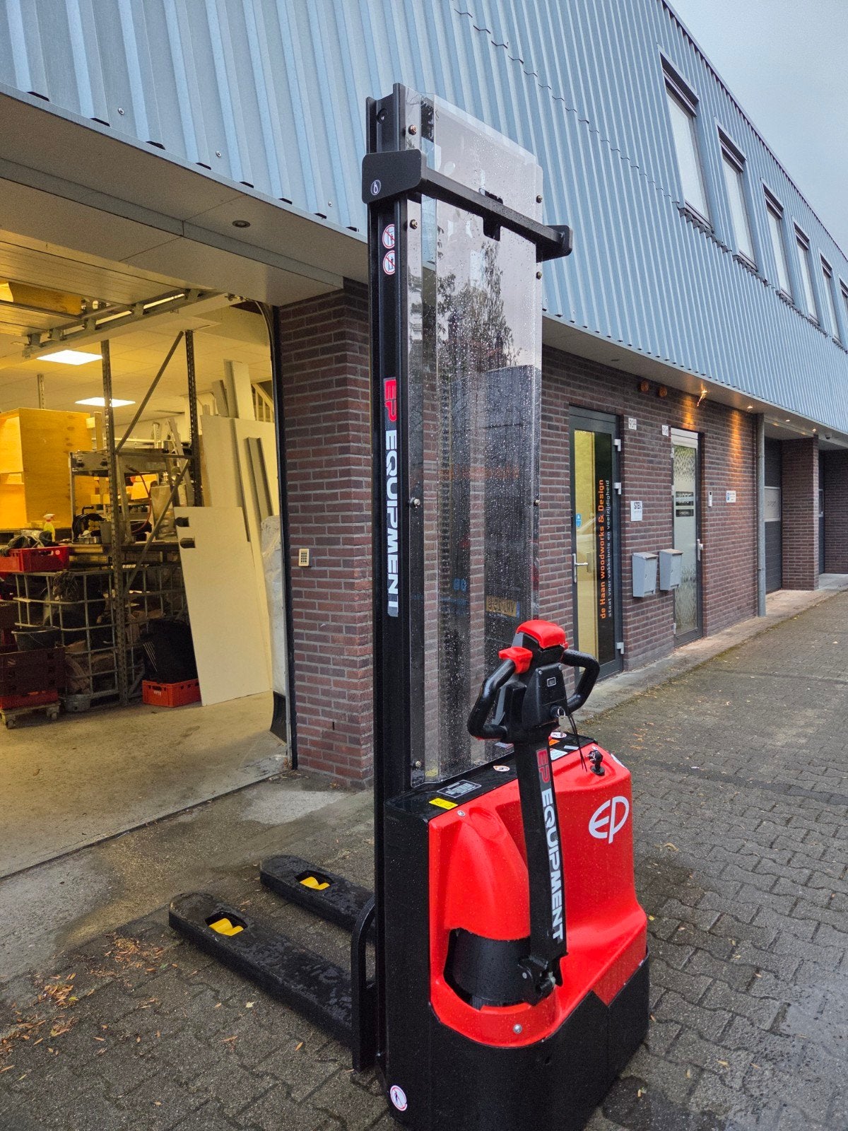 ES15-15ES Elektrische Stapelaar - Z.G.A.N. (250 uur), Zakelijke goederen, Machines en Bouw | Heftrucks en Intern transport, Ophalen