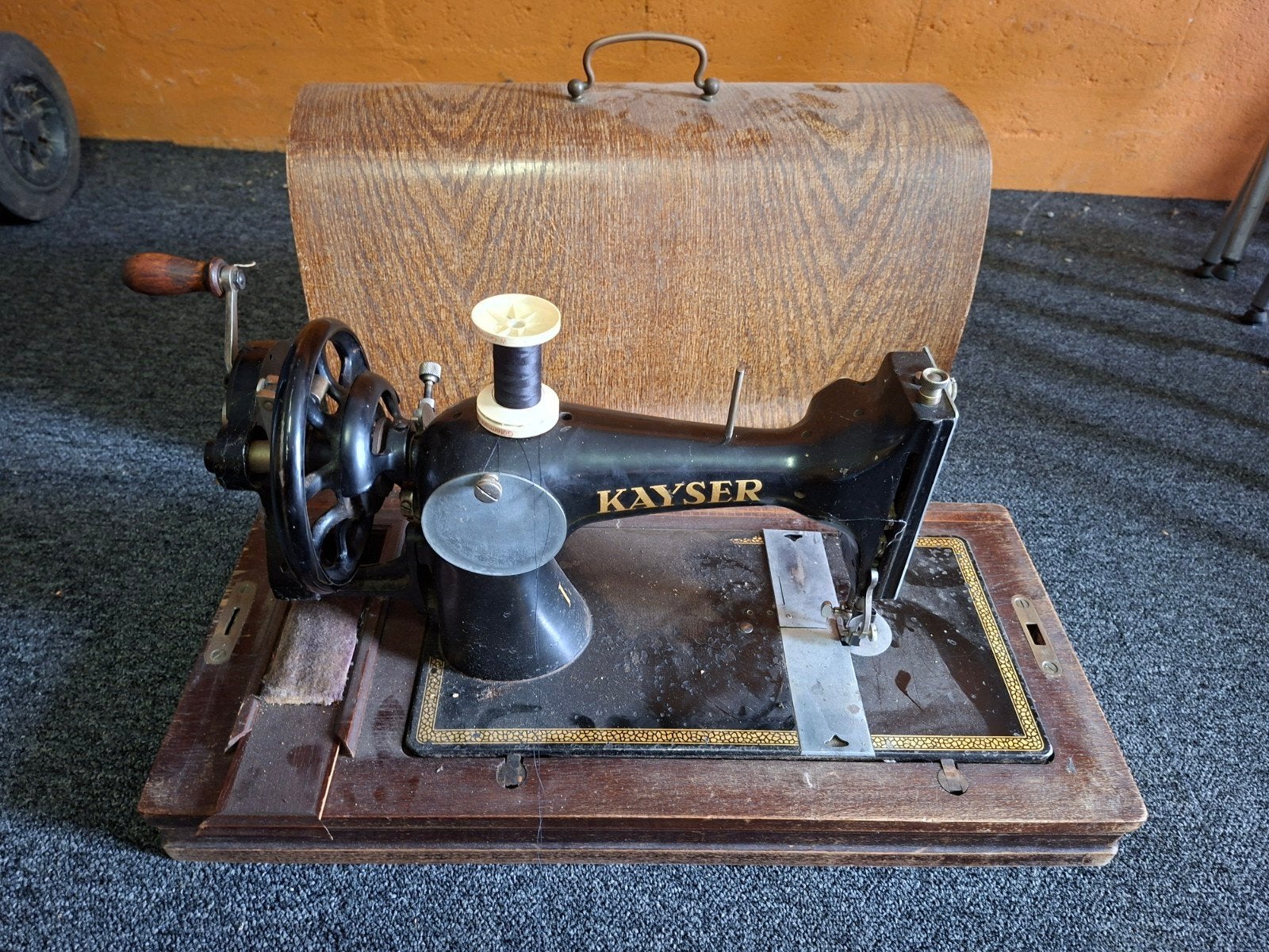Kayser naaimachine, Ophalen