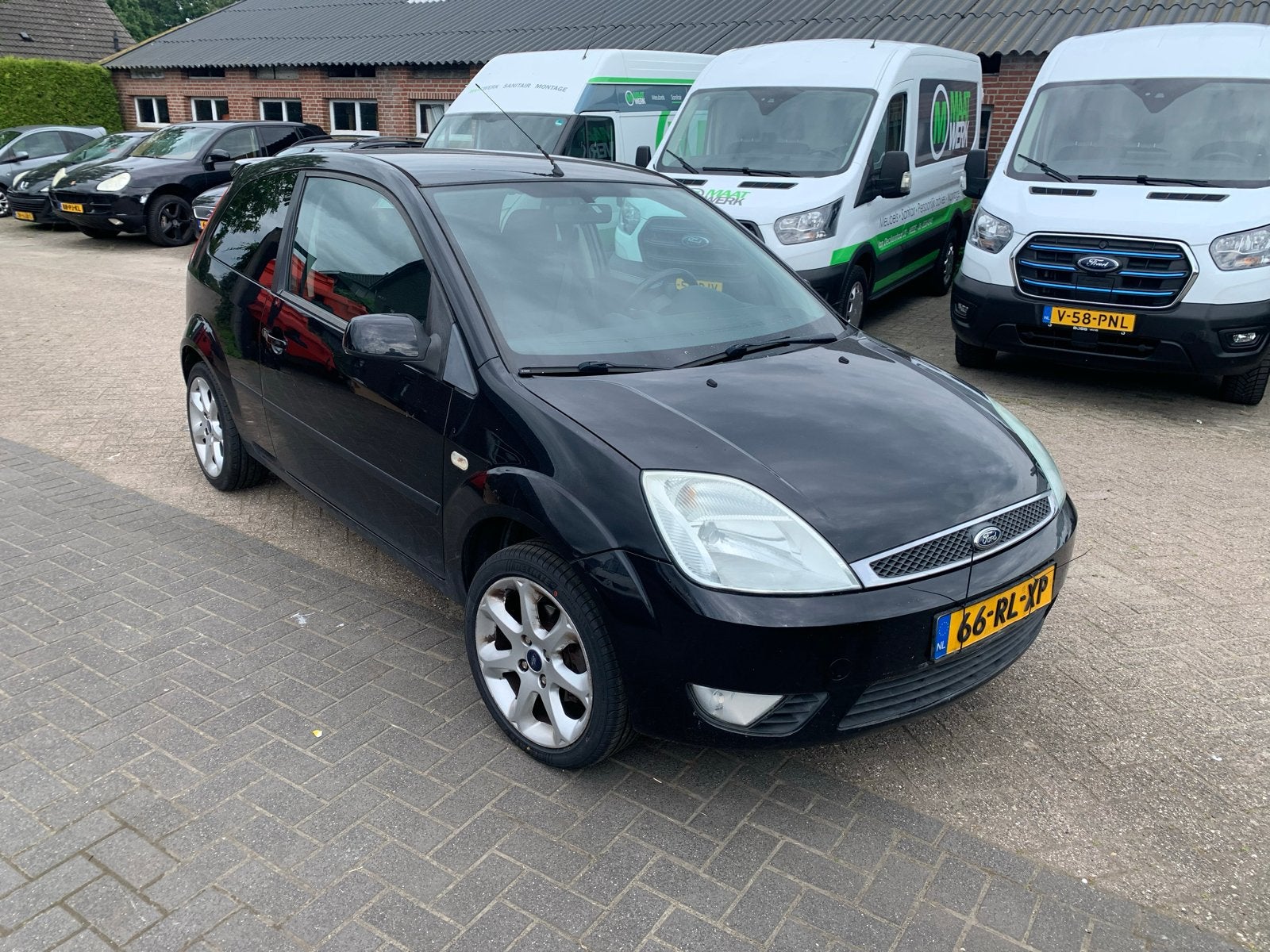 Ford Fiësta 1.3 8V 3DR 2005 Zwart nieuwe apk, Auto's, 1299 cc, 40 €/maand, 4 cilinders, Zwart