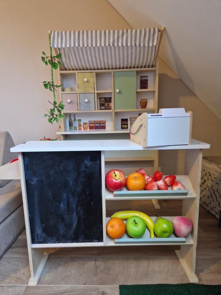 Leuk houten speel winkeltje, Kinderen en Baby's, Speelgoed | Houten speelgoed, Ophalen, Zo goed als nieuw, Meubelstuk of Keukentje