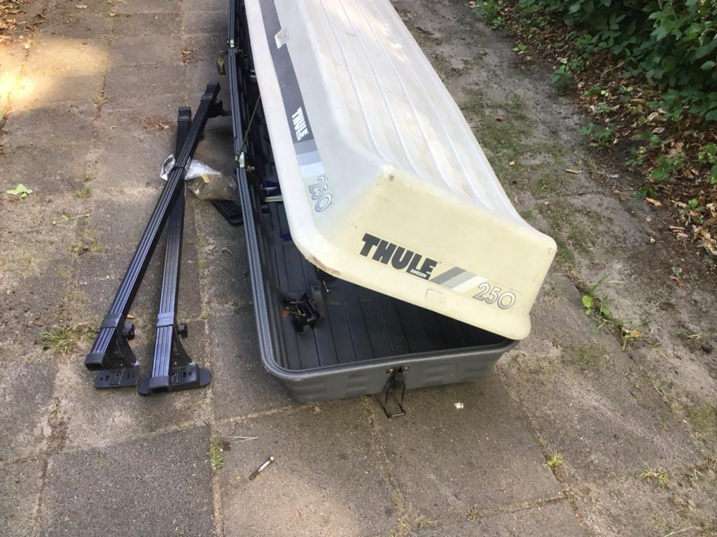 Thule 250 Dakkoffer met dakdragers, Auto diversen, Dakkoffers, Ophalen of Verzenden, Gebruikt