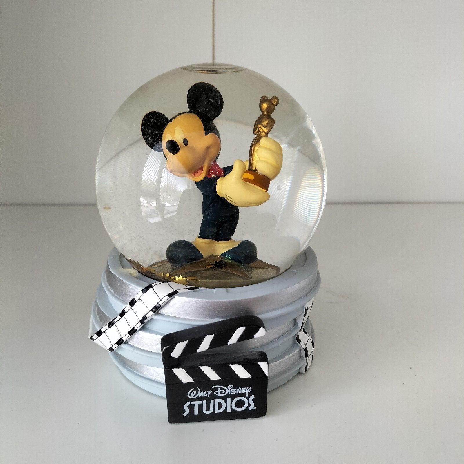 Disney Mickey Mouse Sneeuwbol - Walt Disney Studios, Ophalen of Verzenden, Mickey Mouse, Zo goed als nieuw, Beeldje of Figuurtje