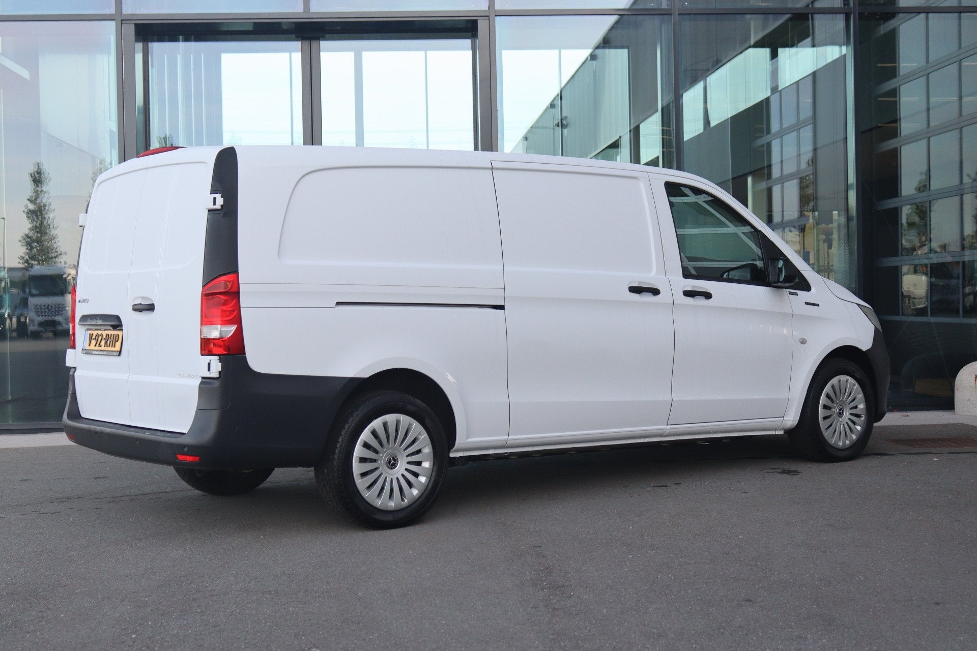 Mercedes-Benz eVito eVito 112 L3 66 kWh AIRCO/CAMERA/SNELLAD, Auto's, Gebruikt, 2246 kg, 116 pk, Wit