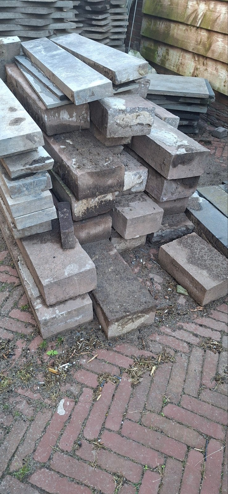Diverse partij tegels, betonblokken en opsluitbandjes, Tuin en Terras, Ophalen, Beton, Terrastegels