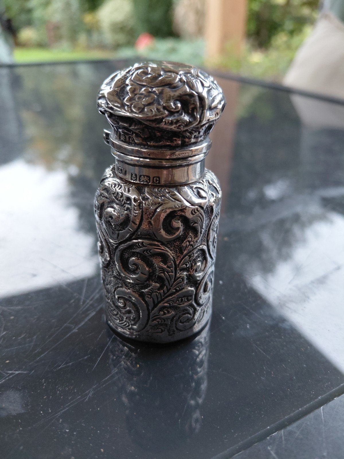Massieve Zilveren odeur fles 85 gr anno  1880  j.h w .C am, Ophalen of Verzenden, Zilver