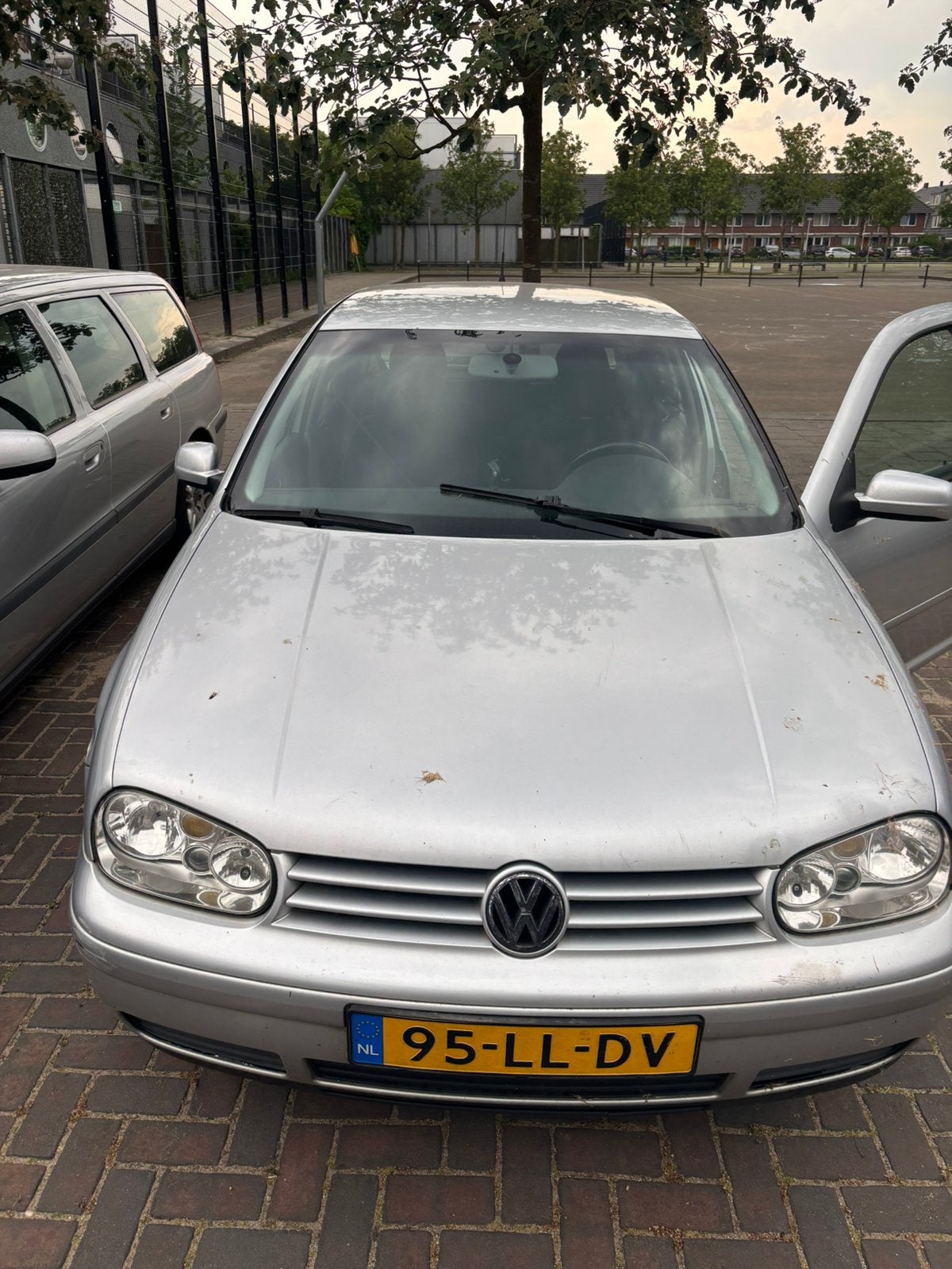 Volkswagen Golf 1.6 77KW 2003 Grijs, Voorwielaandrijving, 1145 kg, 4 cilinders, 49 €/maand