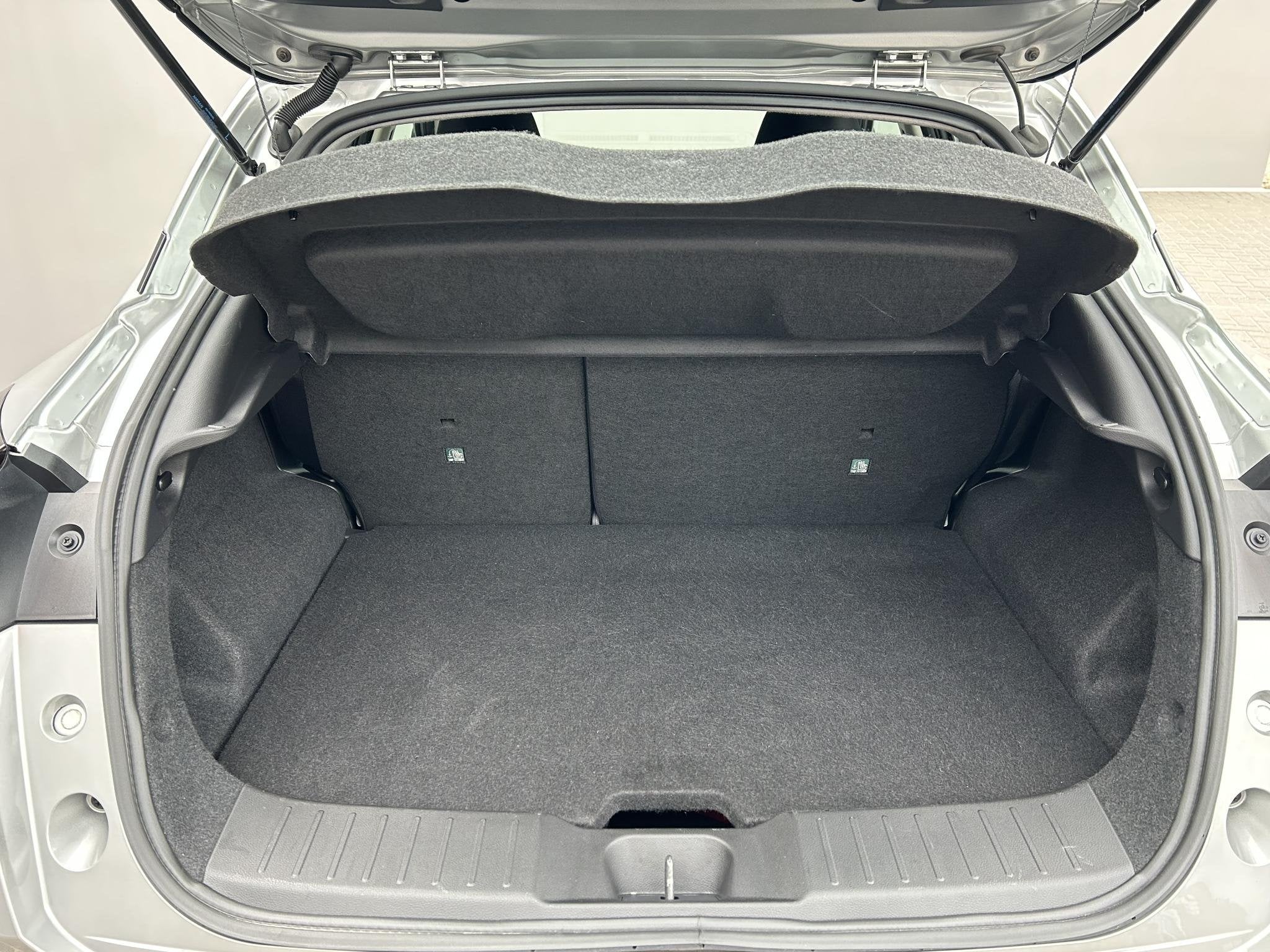 Foto 21 van Nissan Juke 1.0 DIG-T Acenta Handgeschakeld / Allseason band