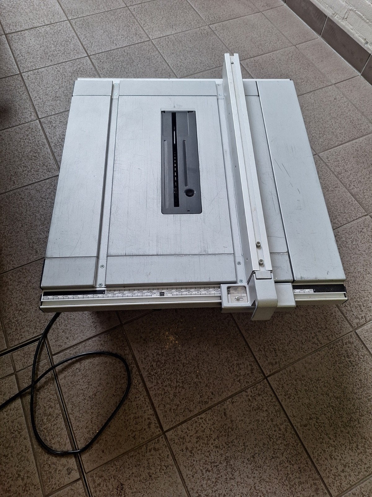 HBM Zaagtafel - Compact en Krachtig, Gebruikt, Cirkelzaag, HBM, 600 tot 1200 watt
