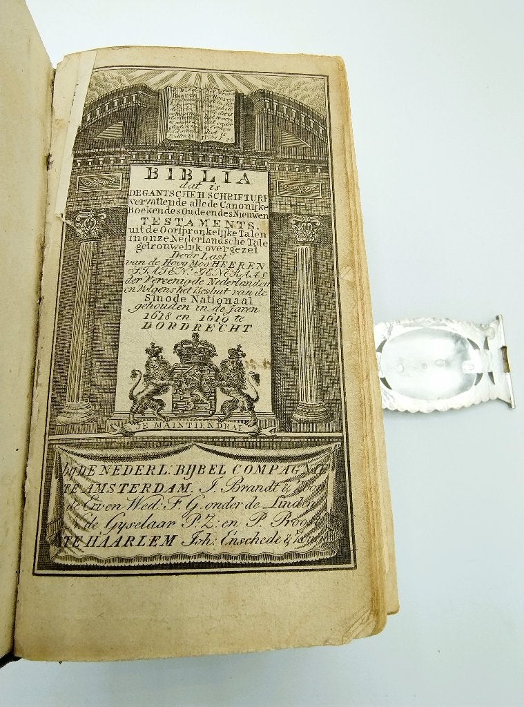 Bijbel met zilveren slot, T.W. Camming, Sneek, 1838, Verzenden, Bijbel