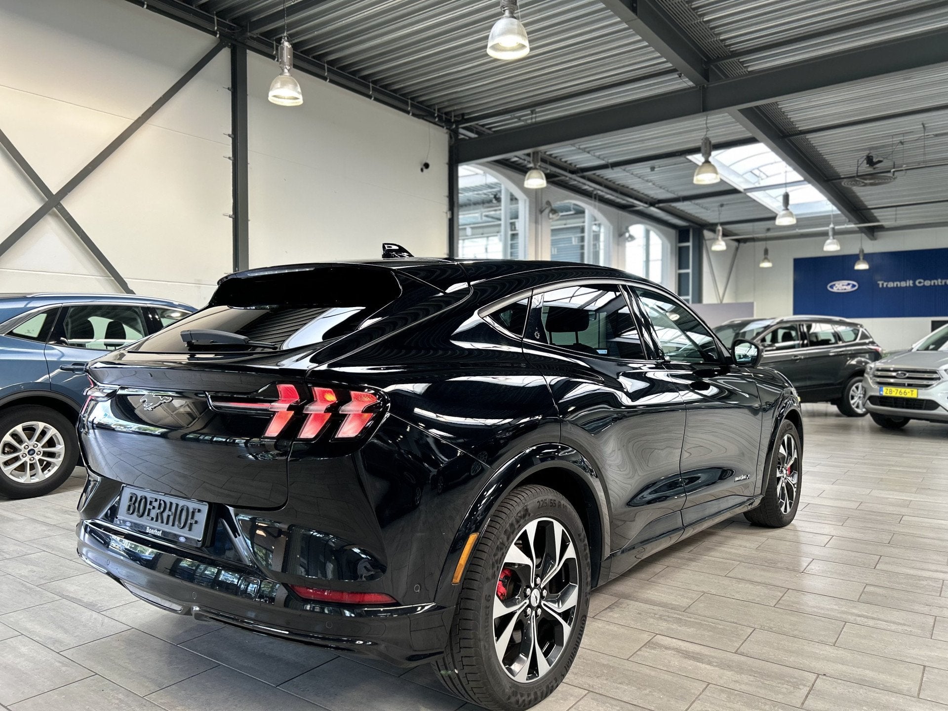 Ford Mustang Mach-E Extended RWD 98 kWh Premium | Adapt. Cru, Auto's, Automaat, Gebruikt, 610 km, Zwart