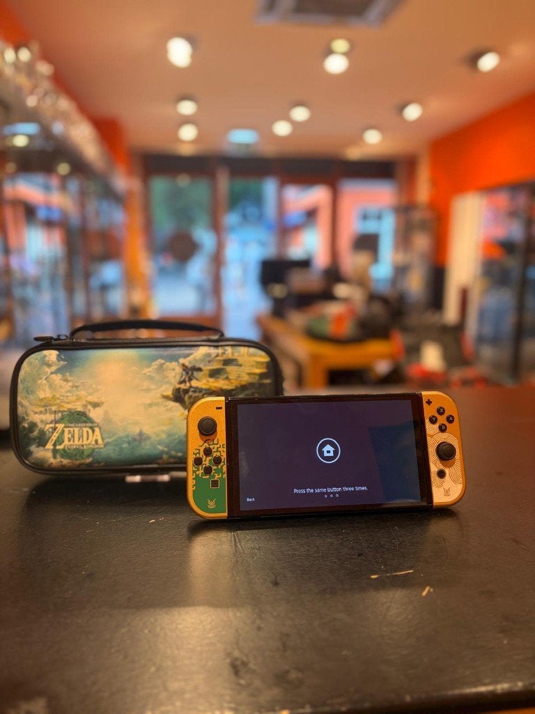 Nintendo Switch OLED - The Legend of Zelda Nieuw Staat, Spelcomputers en Games, Spelcomputers | Nintendo Switch, Switch OLED, .